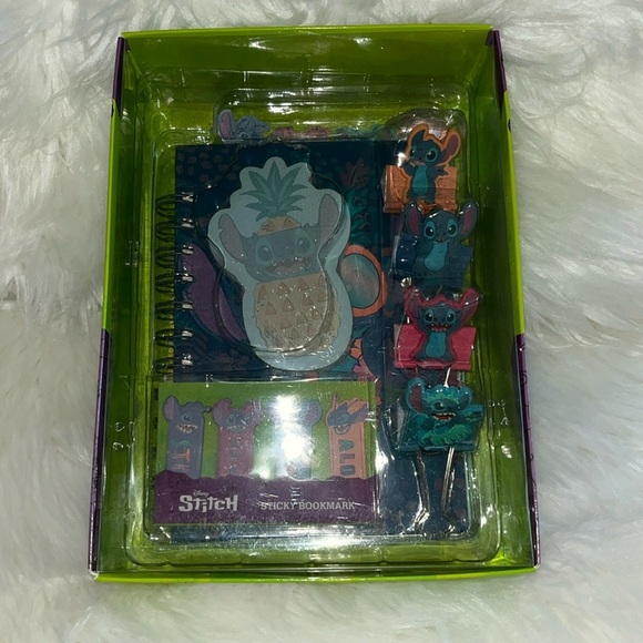 🆕 Disney Lilo and Stitch Stationary Bundle
Stitch Notebook Sticky Notes Clips - Picture 3 of 7